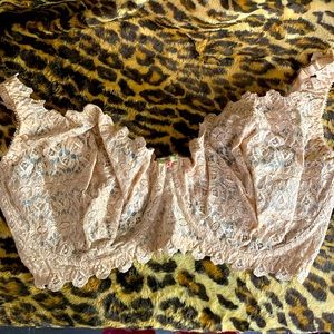 40DD beige lace Victoria’s Secret bra